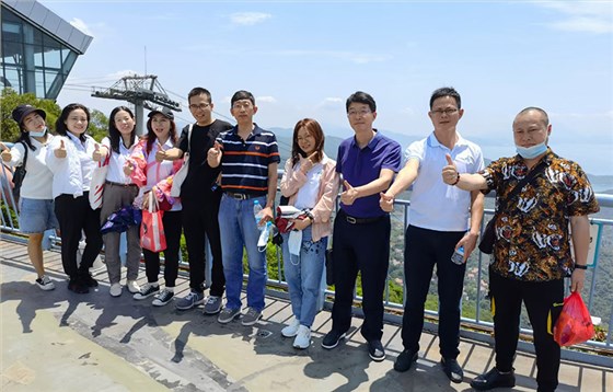 量能領(lǐng)導(dǎo)合照 量能領(lǐng)導(dǎo)合照